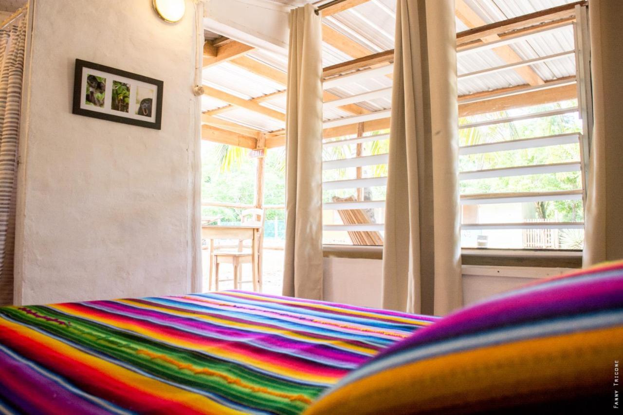 Horse Cottage Sarteneja Luaran gambar