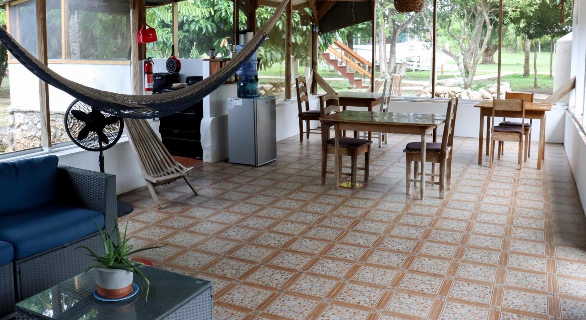 Horse Cottage Sarteneja Luaran gambar